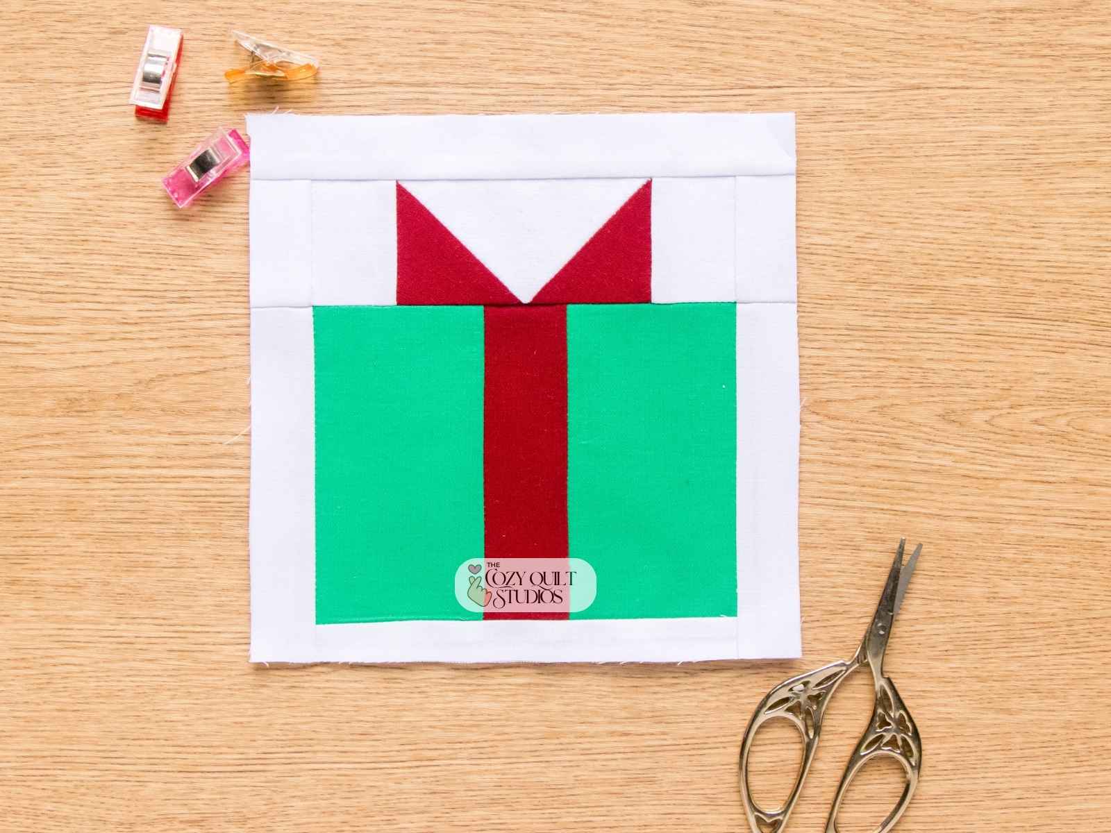 christmas present quilt block foundation paper piecing christmas fpp quilt block pattern